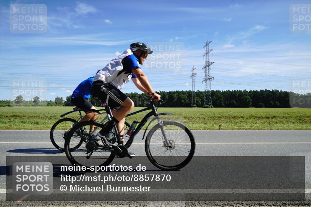 07.09.2025 - 19. Norderstedt Triathlon Michael Burmester http://msf.ph/oto/8857870 07.09.2025 13:03:12 Radfahren 311, 314 meine-sportfotos.de
