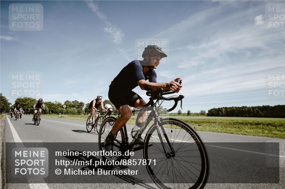 07.09.2025 - 19. Norderstedt Triathlon Michael Burmester http://msf.ph/oto/8857871 07.09.2025 12:28:09 Radfahren 171, 728, 735, 752 meine-sportfotos.de