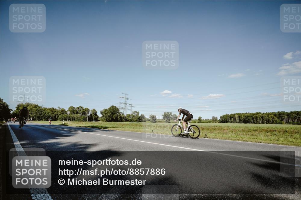 07.09.2025 - 19. Norderstedt Triathlon Michael Burmester http://msf.ph/oto/8857886 07.09.2025 15:35:33 Radfahren 1544 meine-sportfotos.de