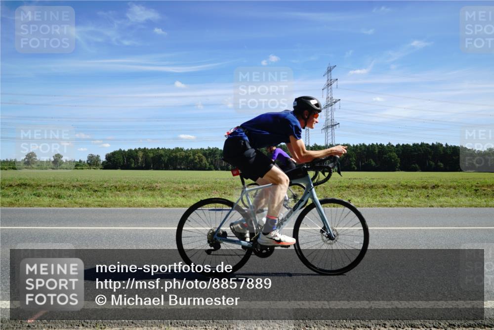 07.09.2025 - 19. Norderstedt Triathlon Michael Burmester http://msf.ph/oto/8857889 07.09.2025 13:03:29 Radfahren 1299 meine-sportfotos.de