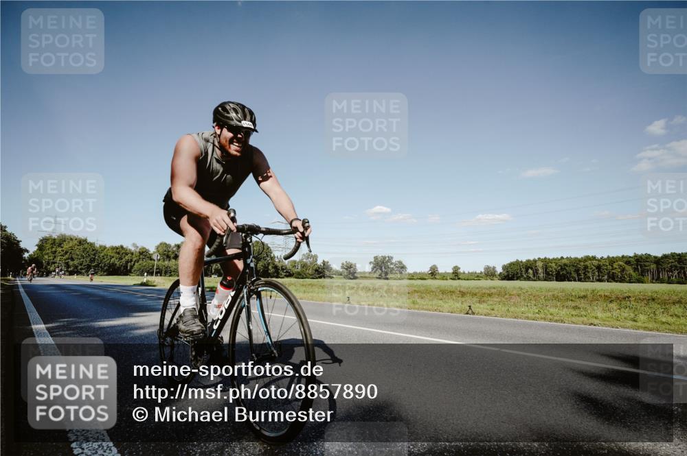 07.09.2025 - 19. Norderstedt Triathlon Michael Burmester http://msf.ph/oto/8857890 07.09.2025 15:35:35 Radfahren 1544 meine-sportfotos.de