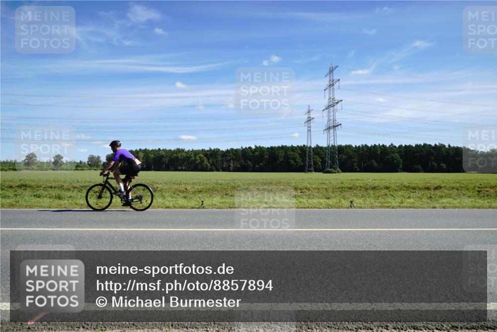 07.09.2025 - 19. Norderstedt Triathlon Michael Burmester http://msf.ph/oto/8857894 07.09.2025 13:03:30 Radfahren 1299 meine-sportfotos.de