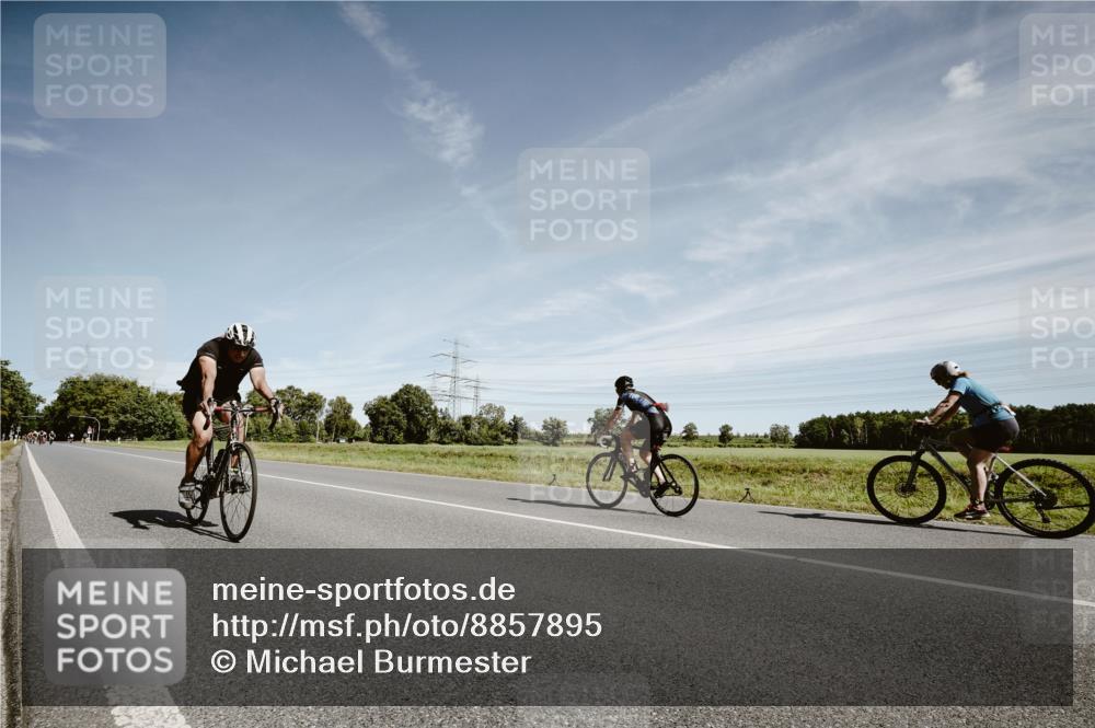 07.09.2025 - 19. Norderstedt Triathlon Michael Burmester http://msf.ph/oto/8857895 07.09.2025 12:28:21 Radfahren 141 meine-sportfotos.de