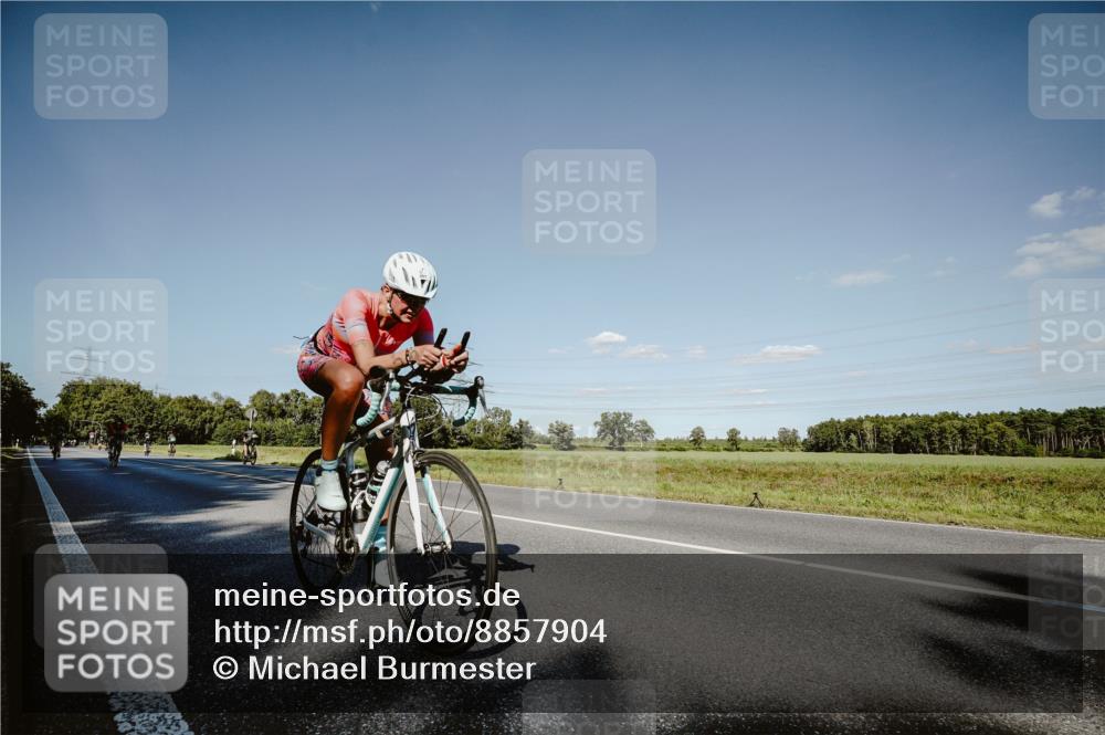 07.09.2025 - 19. Norderstedt Triathlon Michael Burmester http://msf.ph/oto/8857904 07.09.2025 15:35:41 Radfahren 412, 457, 897 meine-sportfotos.de