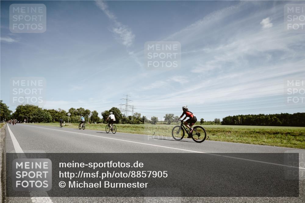 07.09.2025 - 19. Norderstedt Triathlon Michael Burmester http://msf.ph/oto/8857905 07.09.2025 12:28:24 Radfahren 141 meine-sportfotos.de