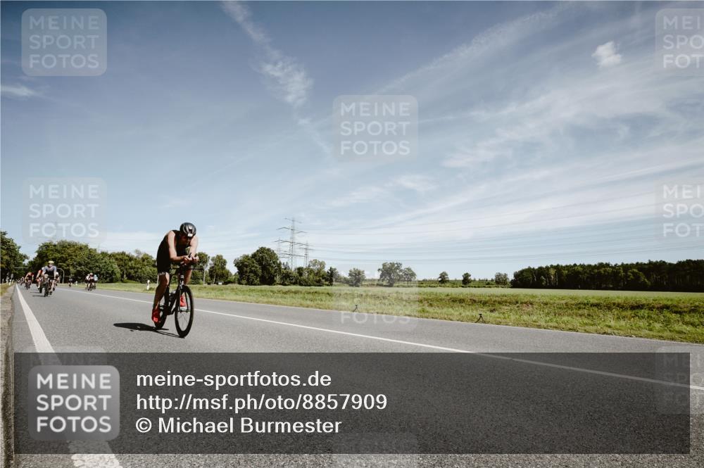 07.09.2025 - 19. Norderstedt Triathlon Michael Burmester http://msf.ph/oto/8857909 07.09.2025 12:28:29 Radfahren 210, 212, 1329 meine-sportfotos.de