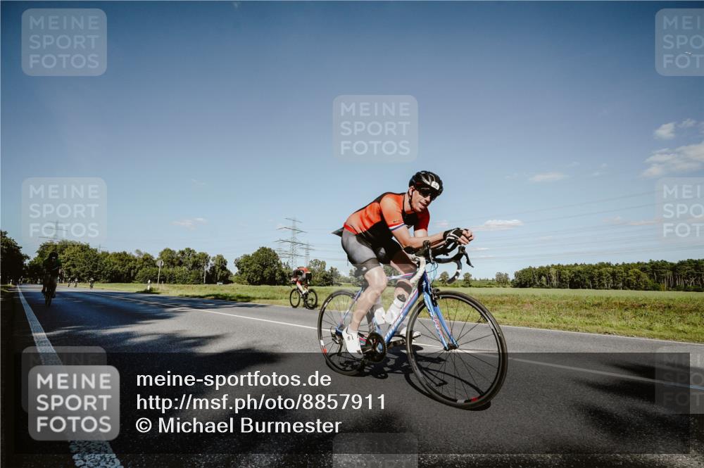 07.09.2025 - 19. Norderstedt Triathlon Michael Burmester http://msf.ph/oto/8857911 07.09.2025 15:35:43 Radfahren 412, 466, 897 meine-sportfotos.de