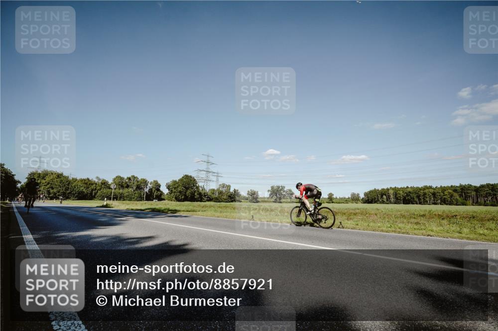 07.09.2025 - 19. Norderstedt Triathlon Michael Burmester http://msf.ph/oto/8857921 07.09.2025 15:35:52 Radfahren 1516 meine-sportfotos.de
