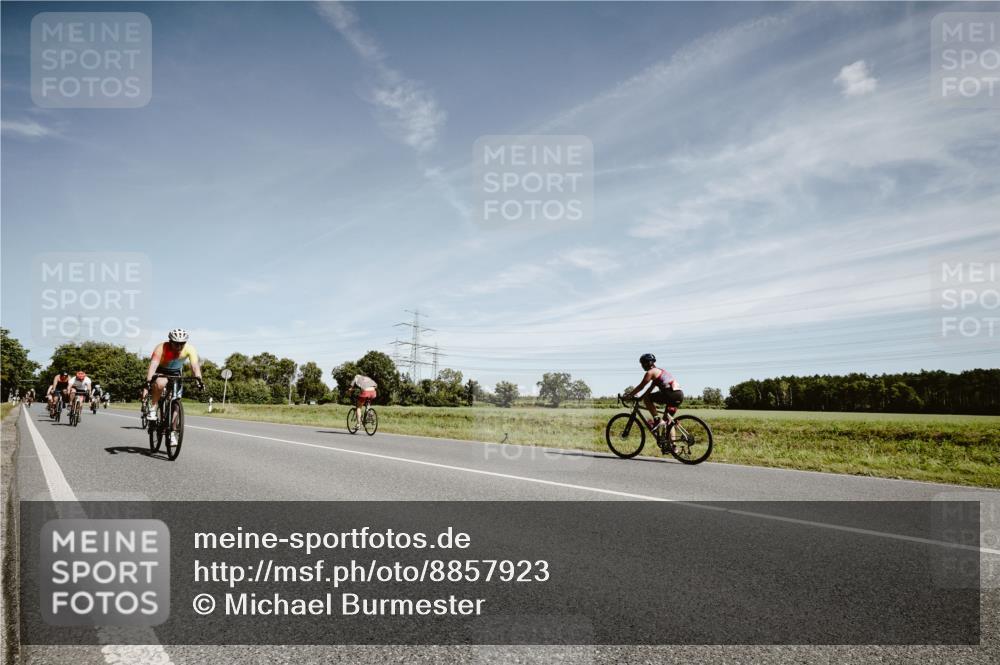 07.09.2025 - 19. Norderstedt Triathlon Michael Burmester http://msf.ph/oto/8857923 07.09.2025 12:28:31 Radfahren 210, 212, 696, 780, 858, 1329 meine-sportfotos.de