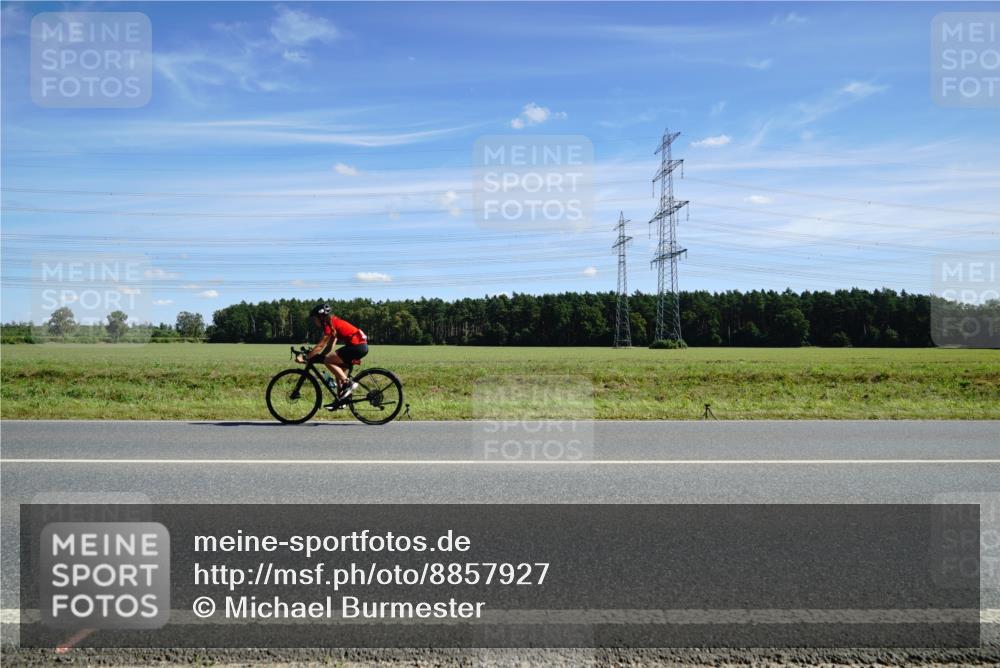 07.09.2025 - 19. Norderstedt Triathlon Michael Burmester http://msf.ph/oto/8857927 07.09.2025 13:03:49 Radfahren 698 meine-sportfotos.de