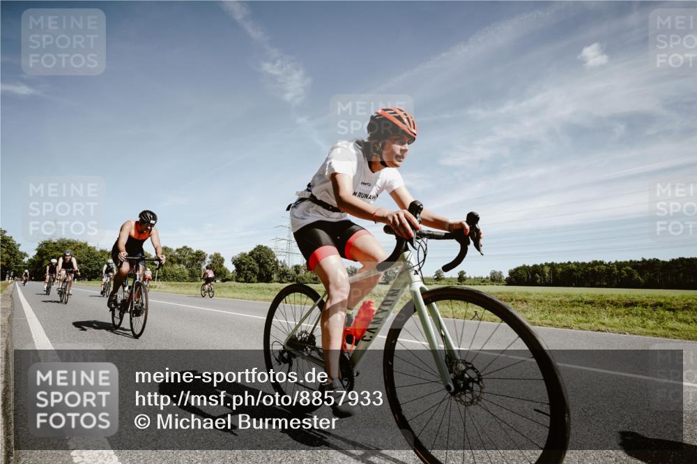 07.09.2025 - 19. Norderstedt Triathlon Michael Burmester http://msf.ph/oto/8857933 07.09.2025 12:28:33 Radfahren 210, 262, 696, 780, 858, 1213, 1214, 1329 meine-sportfotos.de