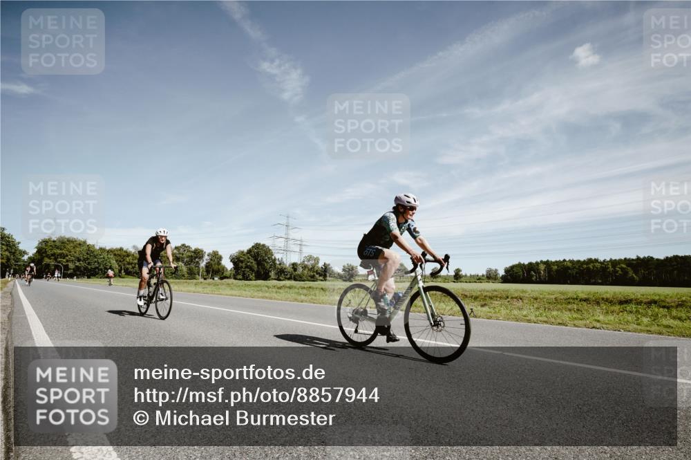 07.09.2025 - 19. Norderstedt Triathlon Michael Burmester http://msf.ph/oto/8857944 07.09.2025 12:28:35 Radfahren 262, 696, 780, 858, 1213, 1214, 1329 meine-sportfotos.de