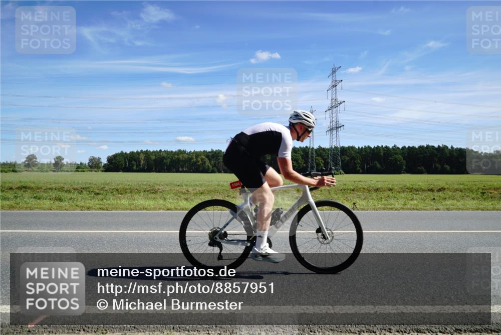 07.09.2025 - 19. Norderstedt Triathlon Michael Burmester http://msf.ph/oto/8857951 07.09.2025 13:04:01 Radfahren 1356 meine-sportfotos.de