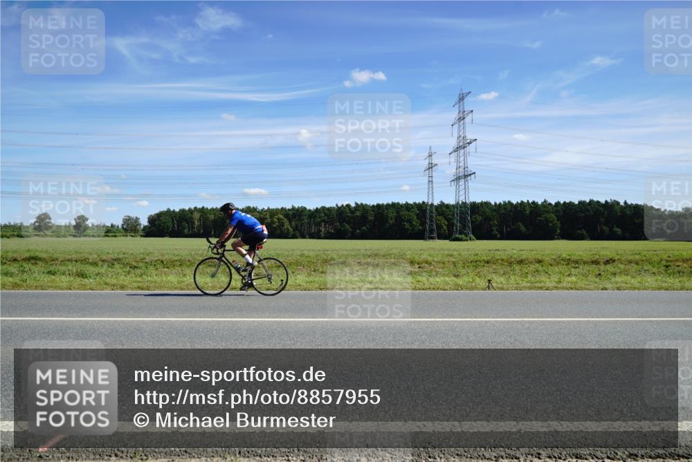 07.09.2025 - 19. Norderstedt Triathlon Michael Burmester http://msf.ph/oto/8857955 07.09.2025 13:04:04 Radfahren 1356 meine-sportfotos.de