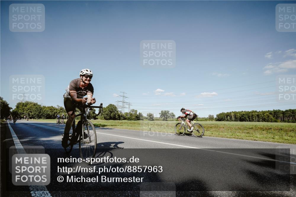 07.09.2025 - 19. Norderstedt Triathlon Michael Burmester http://msf.ph/oto/8857963 07.09.2025 15:36:11 Radfahren 381, 1407, 1473 meine-sportfotos.de