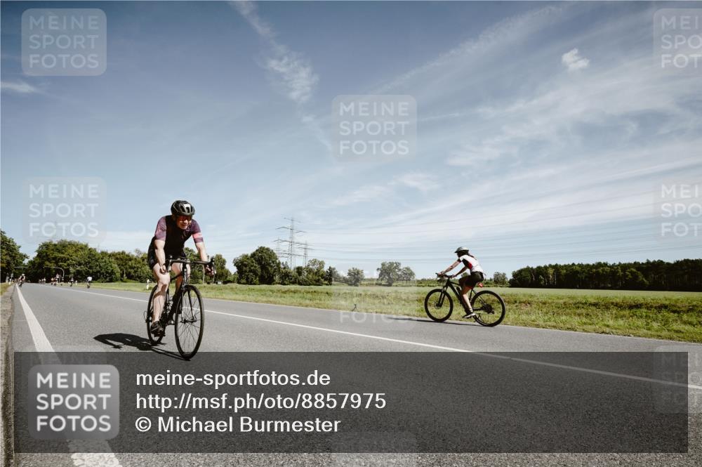 07.09.2025 - 19. Norderstedt Triathlon Michael Burmester http://msf.ph/oto/8857975 07.09.2025 12:28:48 Radfahren 1364 meine-sportfotos.de