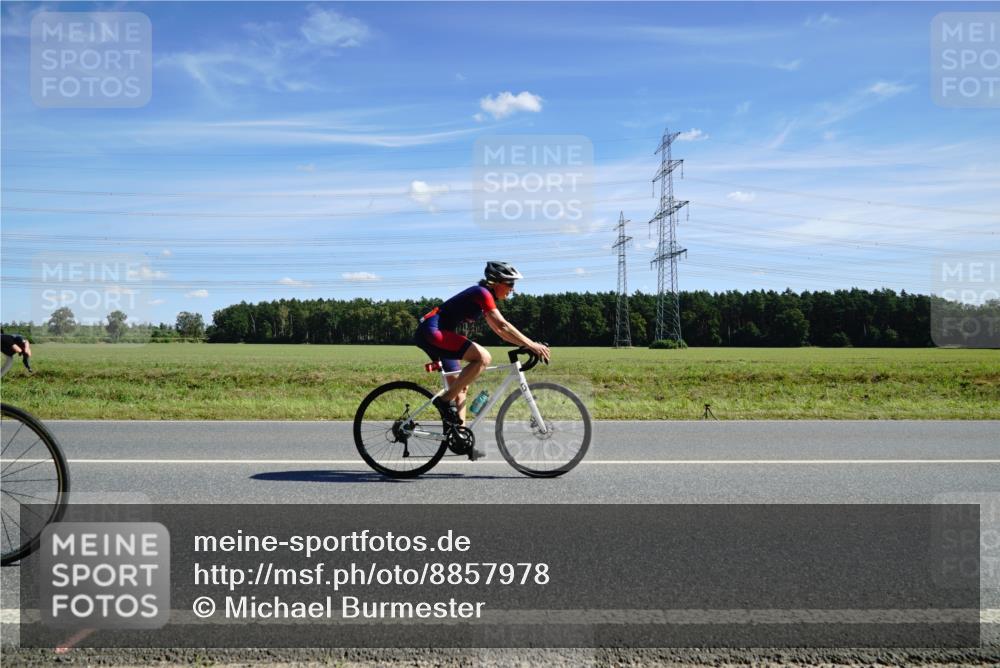 07.09.2025 - 19. Norderstedt Triathlon Michael Burmester http://msf.ph/oto/8857978 07.09.2025 13:04:29 Radfahren 329, 855, 1362 meine-sportfotos.de