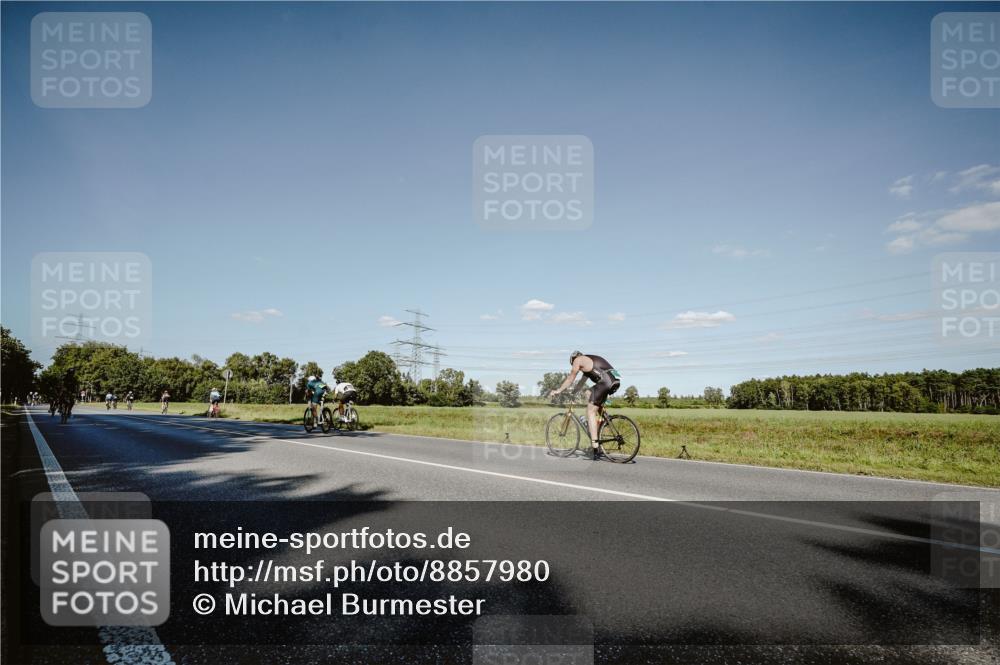 07.09.2025 - 19. Norderstedt Triathlon Michael Burmester http://msf.ph/oto/8857980 07.09.2025 15:36:16 Radfahren 381, 935, 1484 meine-sportfotos.de