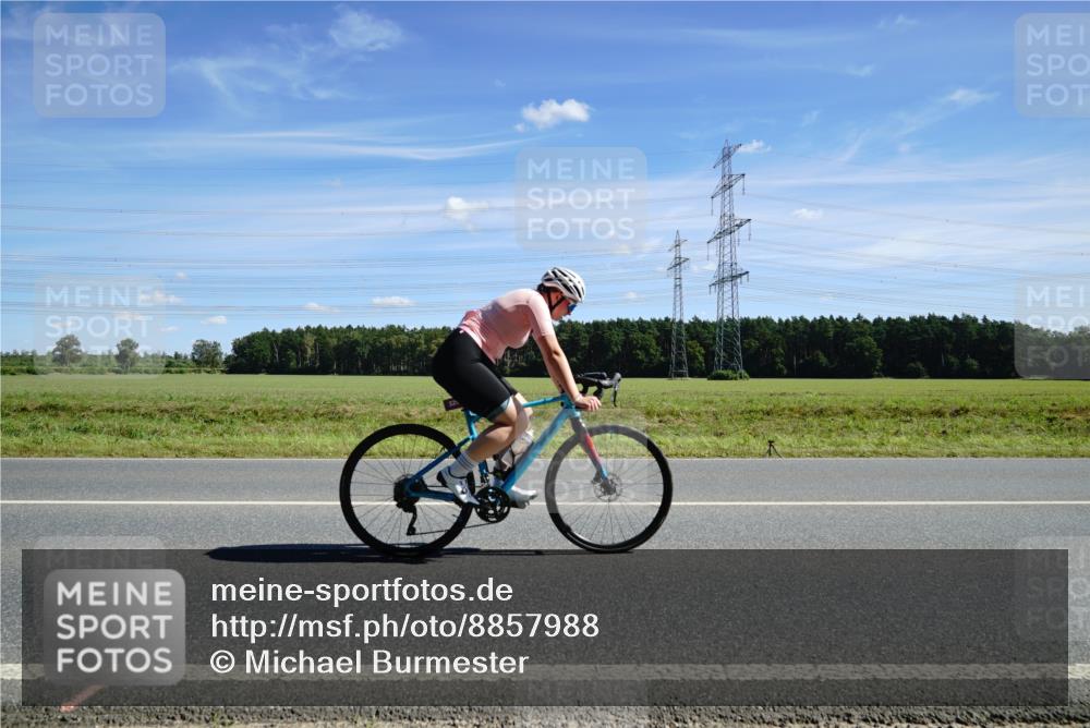 07.09.2025 - 19. Norderstedt Triathlon Michael Burmester http://msf.ph/oto/8857988 07.09.2025 13:04:30 Radfahren 329, 348, 855, 1362 meine-sportfotos.de