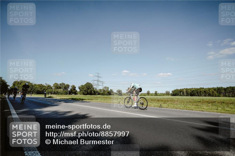 07.09.2025 - 19. Norderstedt Triathlon Michael Burmester http://msf.ph/oto/8857997 07.09.2025 15:36:22 Radfahren 372, 414, 1447, 1484 meine-sportfotos.de