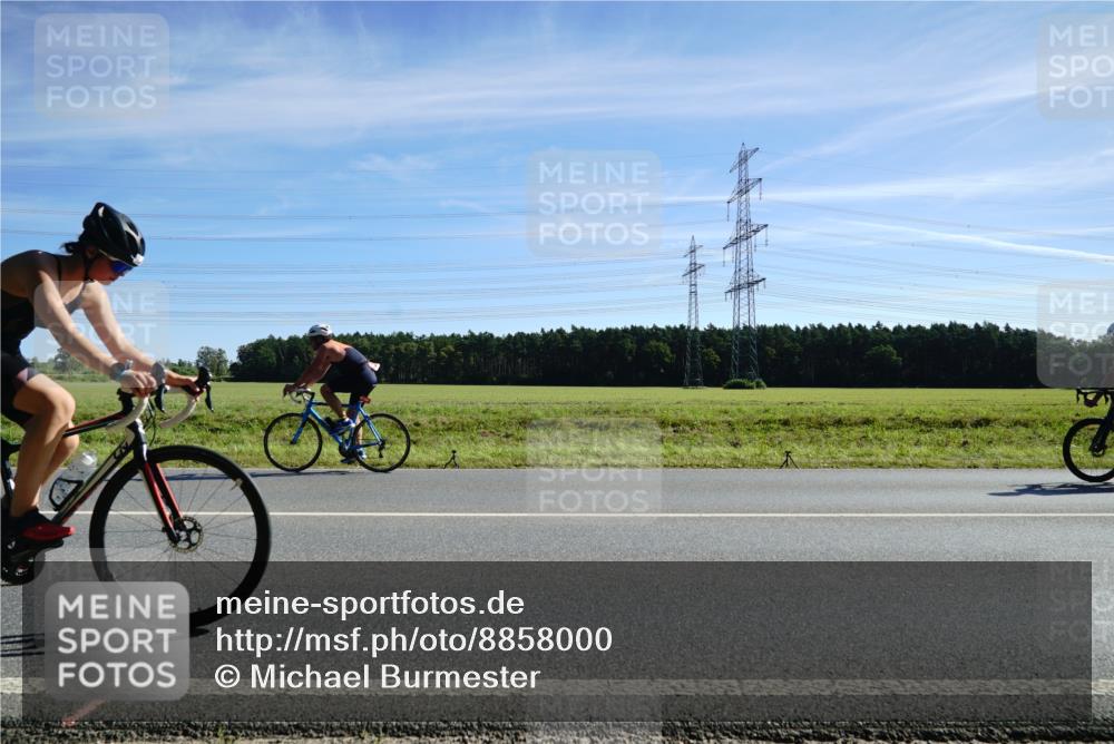 07.09.2025 - 19. Norderstedt Triathlon Michael Burmester http://msf.ph/oto/8858000 07.09.2025 11:26:13 Radfahren 203, 1187, 1383 meine-sportfotos.de