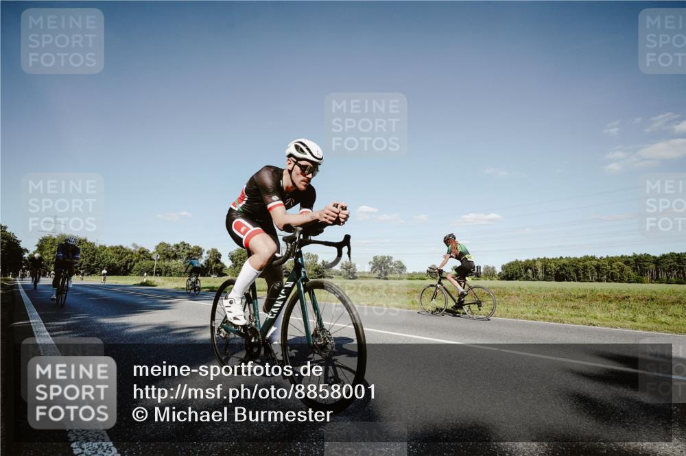 07.09.2025 - 19. Norderstedt Triathlon Michael Burmester http://msf.ph/oto/8858001 07.09.2025 15:36:23 Radfahren 372, 414, 1447 meine-sportfotos.de