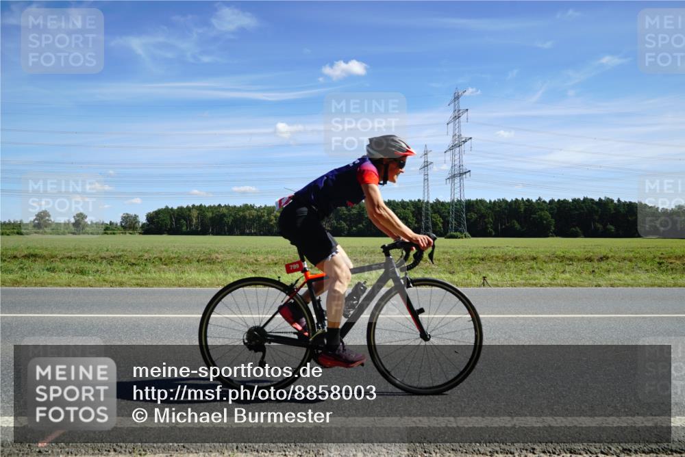 07.09.2025 - 19. Norderstedt Triathlon Michael Burmester http://msf.ph/oto/8858003 07.09.2025 13:04:38 Radfahren 799, 853 meine-sportfotos.de
