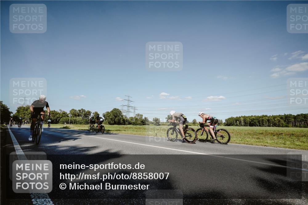 07.09.2025 - 19. Norderstedt Triathlon Michael Burmester http://msf.ph/oto/8858007 07.09.2025 15:36:25 Radfahren 372, 414, 1447, 1538 meine-sportfotos.de