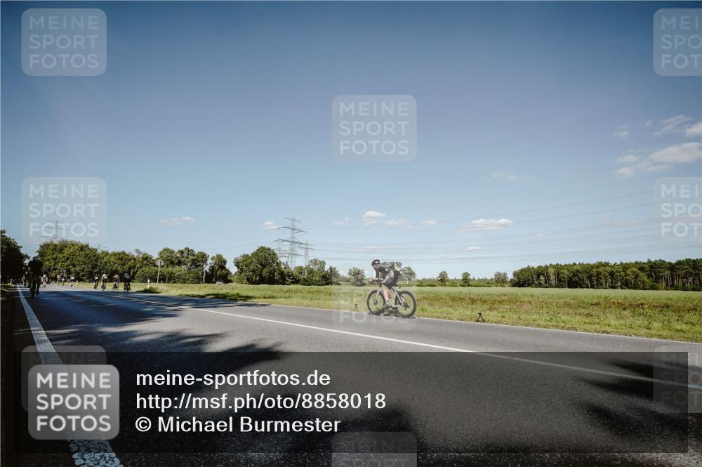 07.09.2025 - 19. Norderstedt Triathlon Michael Burmester http://msf.ph/oto/8858018 07.09.2025 15:36:28 Radfahren 372, 1418, 1538 meine-sportfotos.de