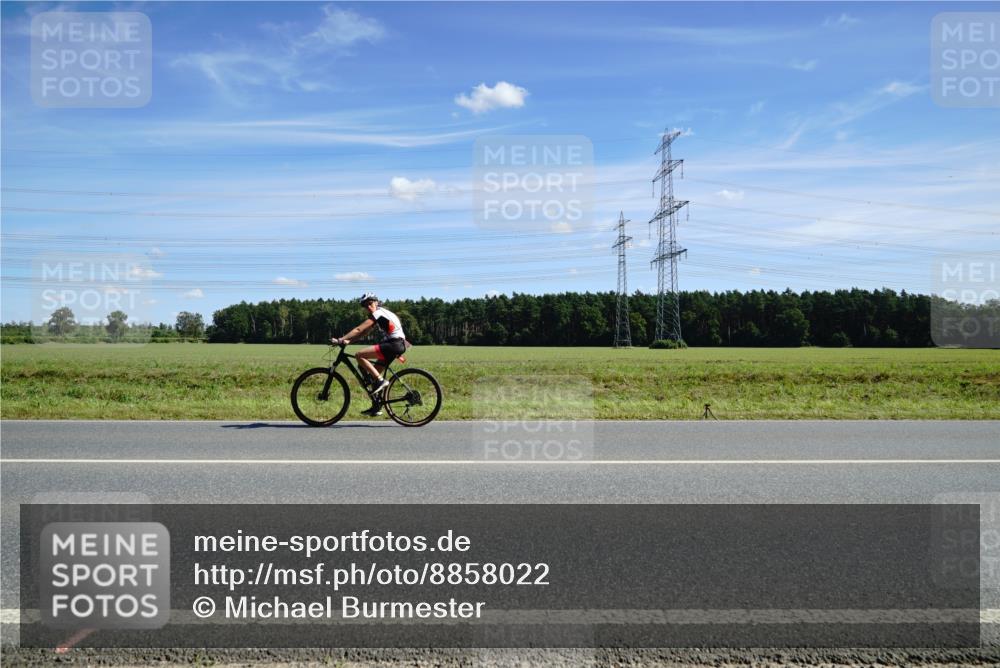 07.09.2025 - 19. Norderstedt Triathlon Michael Burmester http://msf.ph/oto/8858022 07.09.2025 13:04:51 Radfahren 352 meine-sportfotos.de
