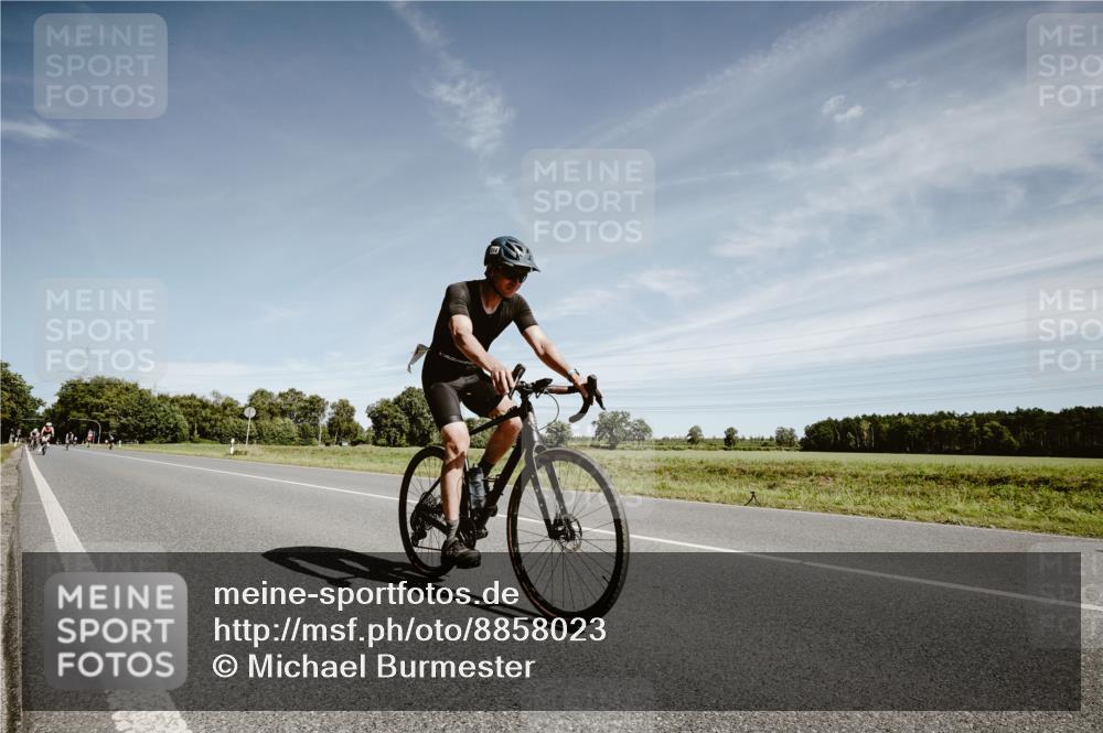 07.09.2025 - 19. Norderstedt Triathlon Michael Burmester http://msf.ph/oto/8858023 07.09.2025 12:29:14 Radfahren 214 meine-sportfotos.de