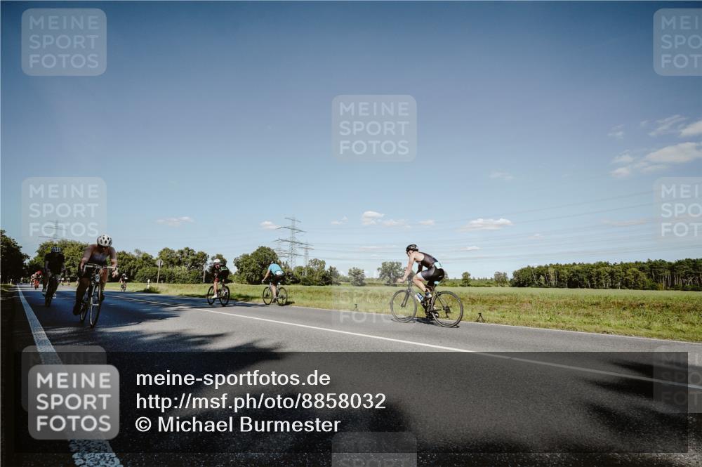 07.09.2025 - 19. Norderstedt Triathlon Michael Burmester http://msf.ph/oto/8858032 07.09.2025 15:36:33 Radfahren 1418, 1424, 1529 meine-sportfotos.de