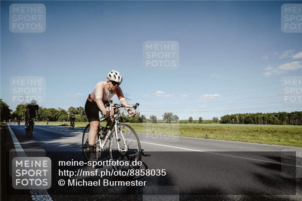 07.09.2025 - 19. Norderstedt Triathlon Michael Burmester http://msf.ph/oto/8858035 07.09.2025 15:36:34 Radfahren 1424, 1529 meine-sportfotos.de