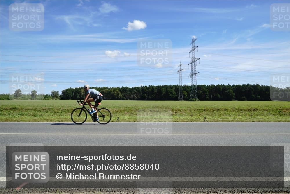 07.09.2025 - 19. Norderstedt Triathlon Michael Burmester http://msf.ph/oto/8858040 07.09.2025 13:05:21 Radfahren 304, 1389 meine-sportfotos.de