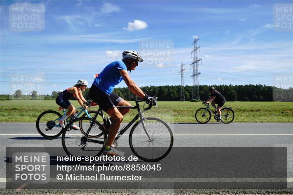 07.09.2025 - 19. Norderstedt Triathlon Michael Burmester http://msf.ph/oto/8858045 07.09.2025 13:05:23 Radfahren 304, 1389 meine-sportfotos.de