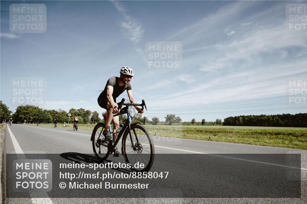 07.09.2025 - 19. Norderstedt Triathlon Michael Burmester http://msf.ph/oto/8858047 07.09.2025 12:29:22 Radfahren 161, 266, 750 meine-sportfotos.de