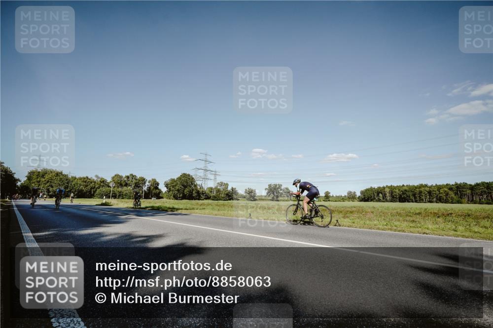 07.09.2025 - 19. Norderstedt Triathlon Michael Burmester http://msf.ph/oto/8858063 07.09.2025 15:36:46 Radfahren 425, 1453 meine-sportfotos.de