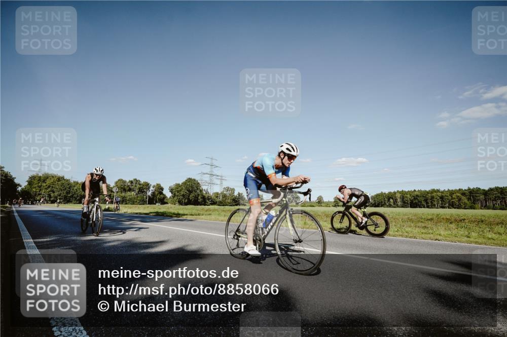 07.09.2025 - 19. Norderstedt Triathlon Michael Burmester http://msf.ph/oto/8858066 07.09.2025 15:36:48 Radfahren 425, 1453 meine-sportfotos.de