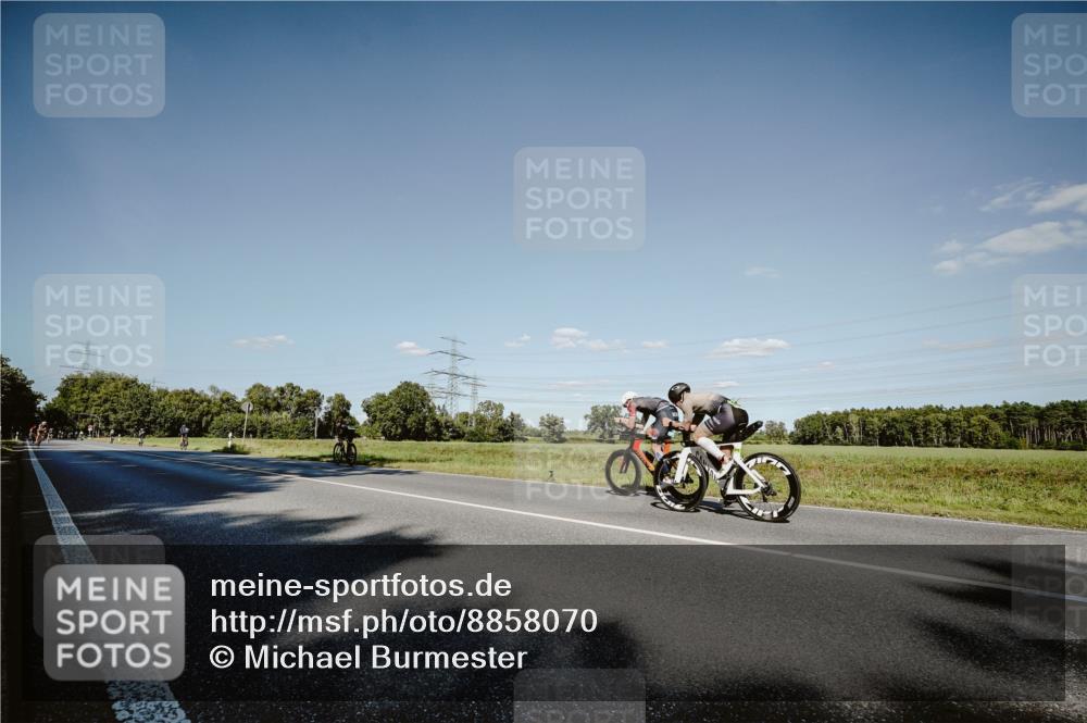 07.09.2025 - 19. Norderstedt Triathlon Michael Burmester http://msf.ph/oto/8858070 07.09.2025 15:36:49 Radfahren 425, 1453 meine-sportfotos.de