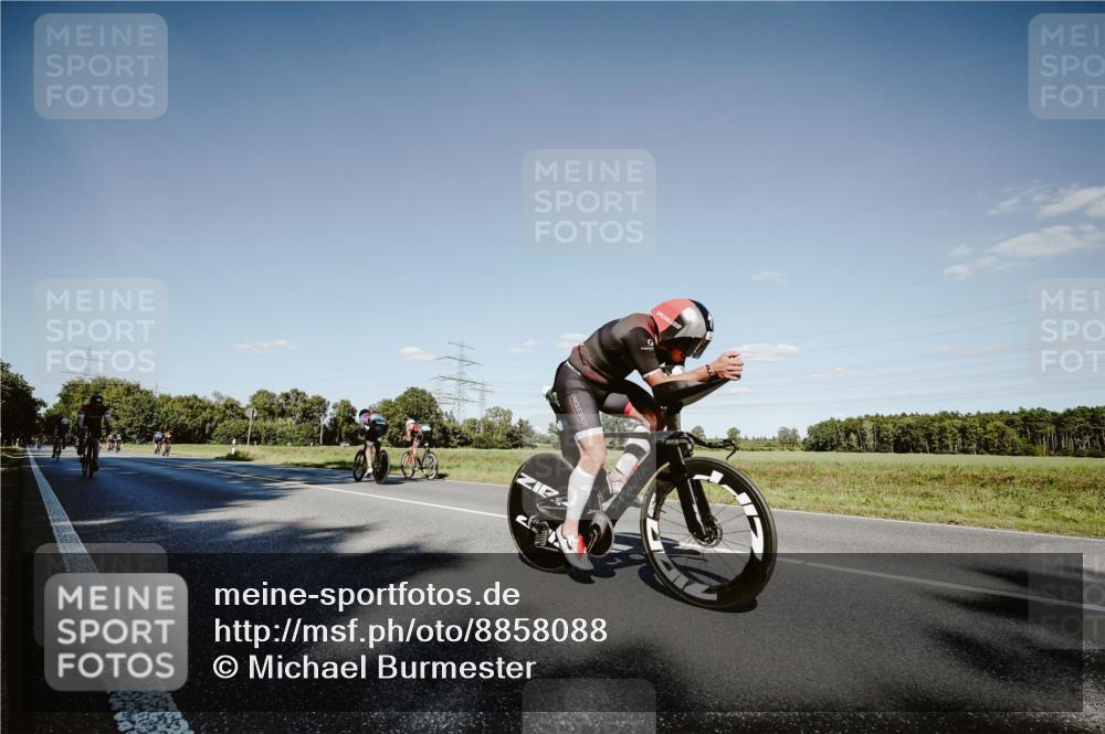 07.09.2025 - 19. Norderstedt Triathlon Michael Burmester http://msf.ph/oto/8858088 07.09.2025 15:36:55 Radfahren 437, 458, 934, 1403 meine-sportfotos.de
