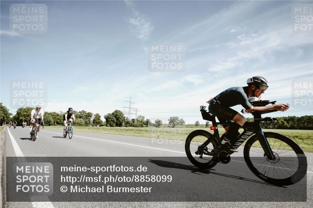 07.09.2025 - 19. Norderstedt Triathlon Michael Burmester http://msf.ph/oto/8858099 07.09.2025 12:30:00 Radfahren 145, 177, 251, 737, 811 meine-sportfotos.de