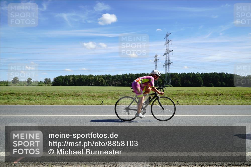 07.09.2025 - 19. Norderstedt Triathlon Michael Burmester http://msf.ph/oto/8858103 07.09.2025 13:06:02 Radfahren 232, 235, 334 meine-sportfotos.de