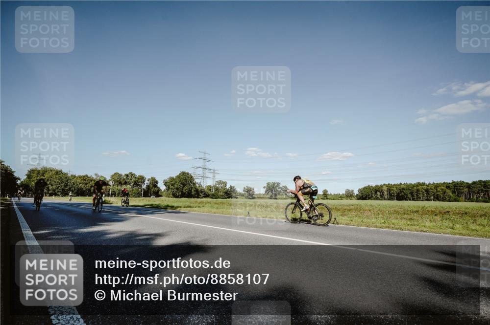 07.09.2025 - 19. Norderstedt Triathlon Michael Burmester http://msf.ph/oto/8858107 07.09.2025 15:37:03 Radfahren 384, 406, 1531 meine-sportfotos.de