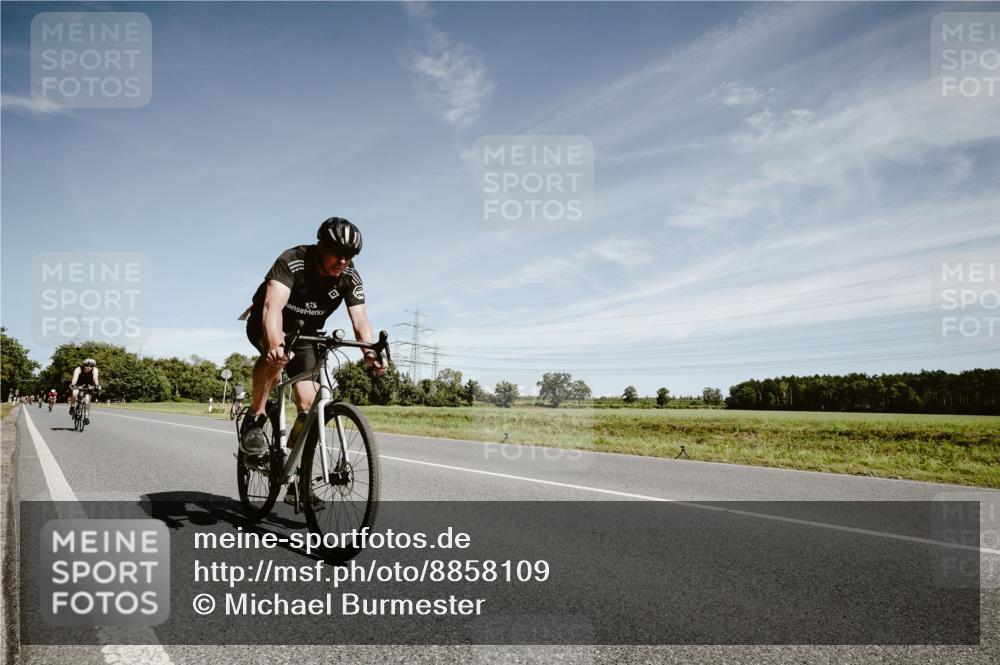 07.09.2025 - 19. Norderstedt Triathlon Michael Burmester http://msf.ph/oto/8858109 07.09.2025 12:30:05 Radfahren 307, 1317 meine-sportfotos.de