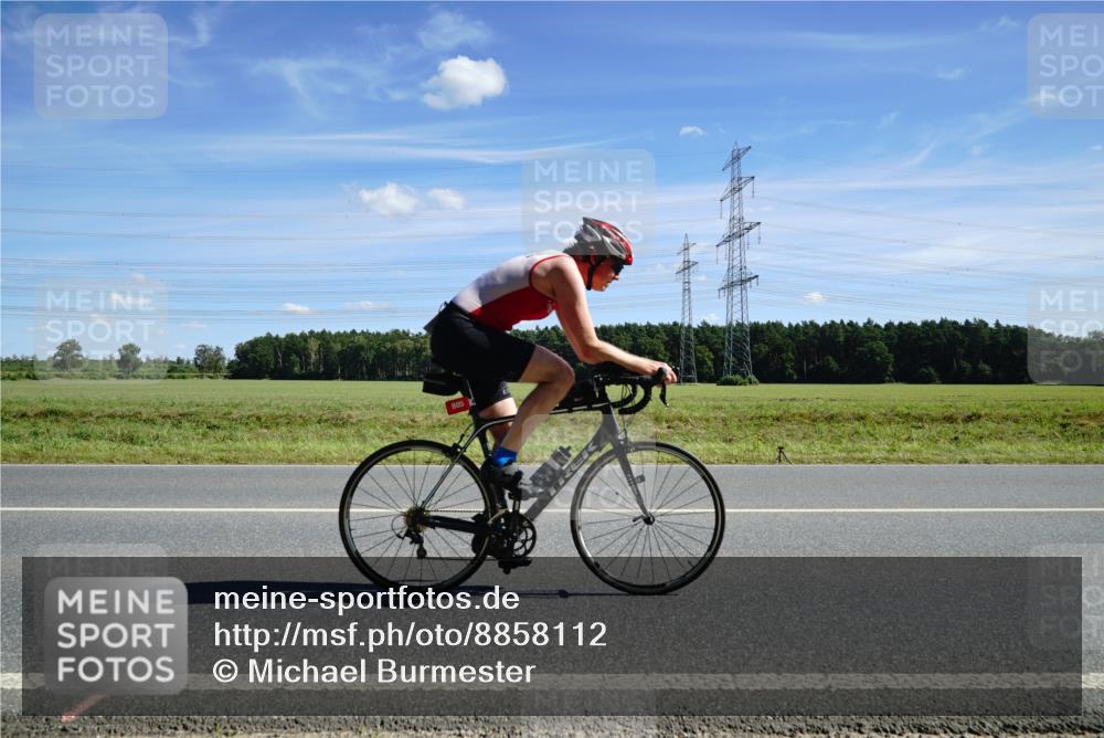 07.09.2025 - 19. Norderstedt Triathlon Michael Burmester http://msf.ph/oto/8858112 07.09.2025 13:06:09 Radfahren 805 meine-sportfotos.de