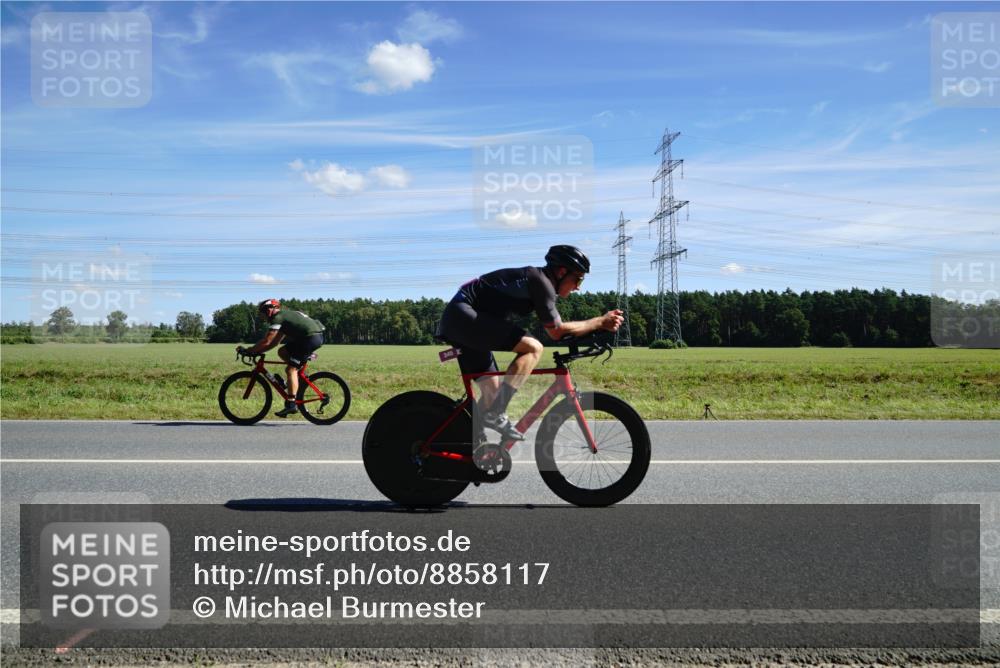 07.09.2025 - 19. Norderstedt Triathlon Michael Burmester http://msf.ph/oto/8858117 07.09.2025 13:06:32 Radfahren 339, 345 meine-sportfotos.de