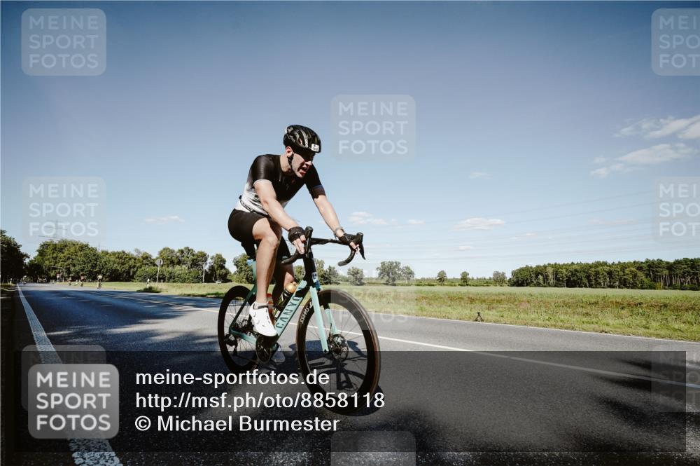 07.09.2025 - 19. Norderstedt Triathlon Michael Burmester http://msf.ph/oto/8858118 07.09.2025 15:37:07 Radfahren 384, 406, 1412 meine-sportfotos.de