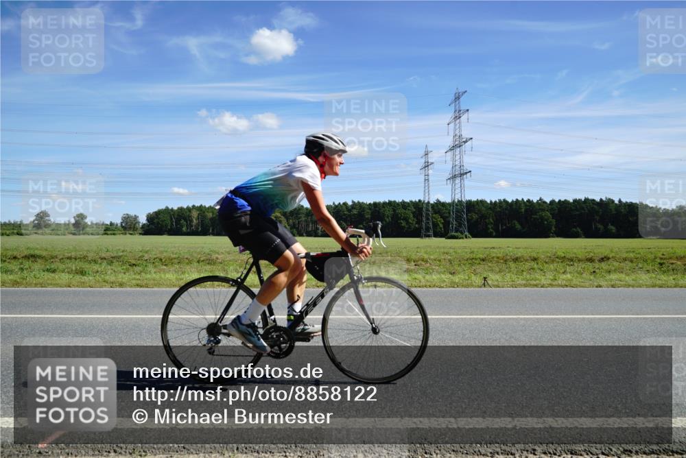 07.09.2025 - 19. Norderstedt Triathlon Michael Burmester http://msf.ph/oto/8858122 07.09.2025 13:06:33 Radfahren 339, 345 meine-sportfotos.de