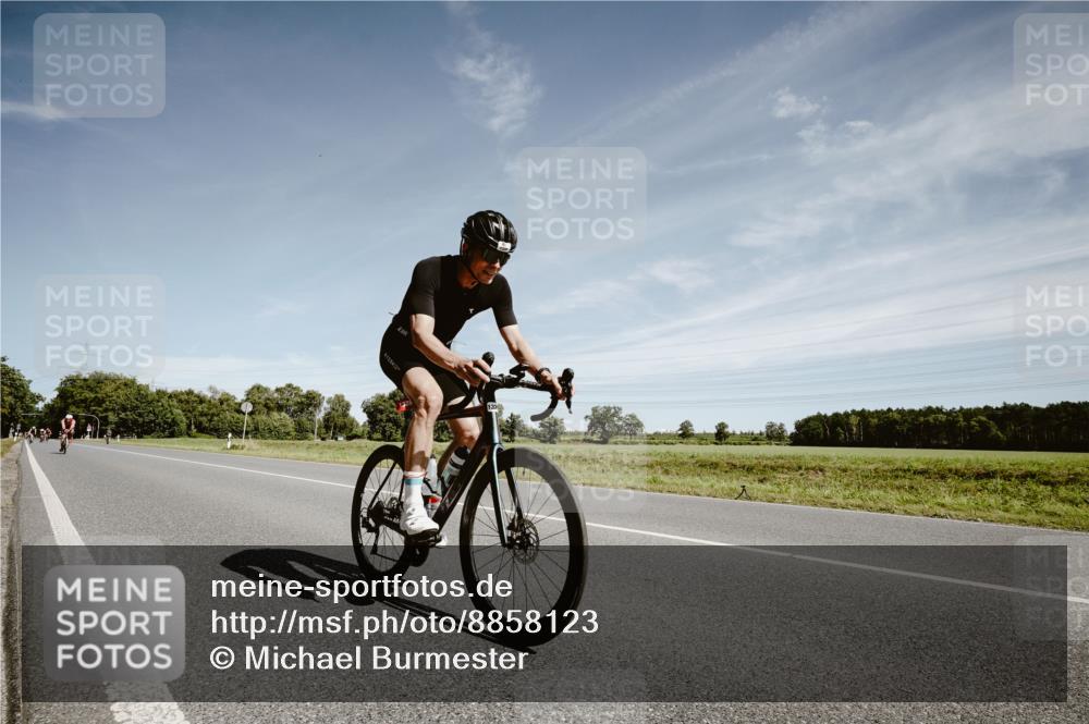 07.09.2025 - 19. Norderstedt Triathlon Michael Burmester http://msf.ph/oto/8858123 07.09.2025 12:30:12 Radfahren 295, 816, 1328 meine-sportfotos.de