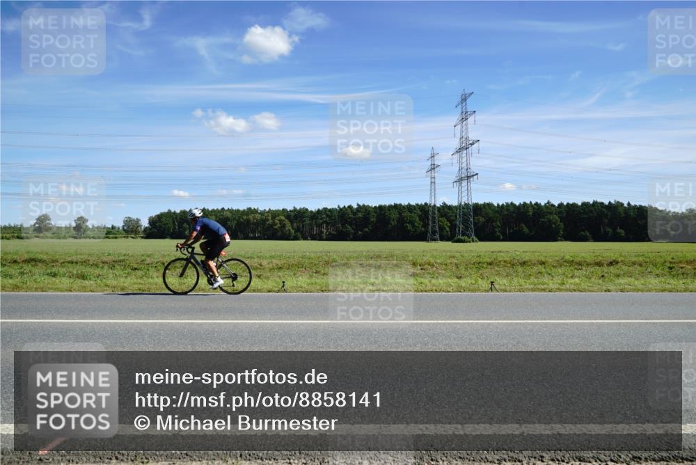 07.09.2025 - 19. Norderstedt Triathlon Michael Burmester http://msf.ph/oto/8858141 07.09.2025 13:06:44 Radfahren 349 meine-sportfotos.de